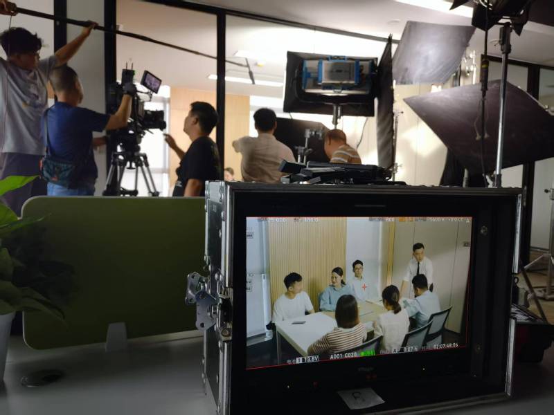 西和县TVC拍摄公司：科技产品视觉化大师，诠释未来感与功能美学